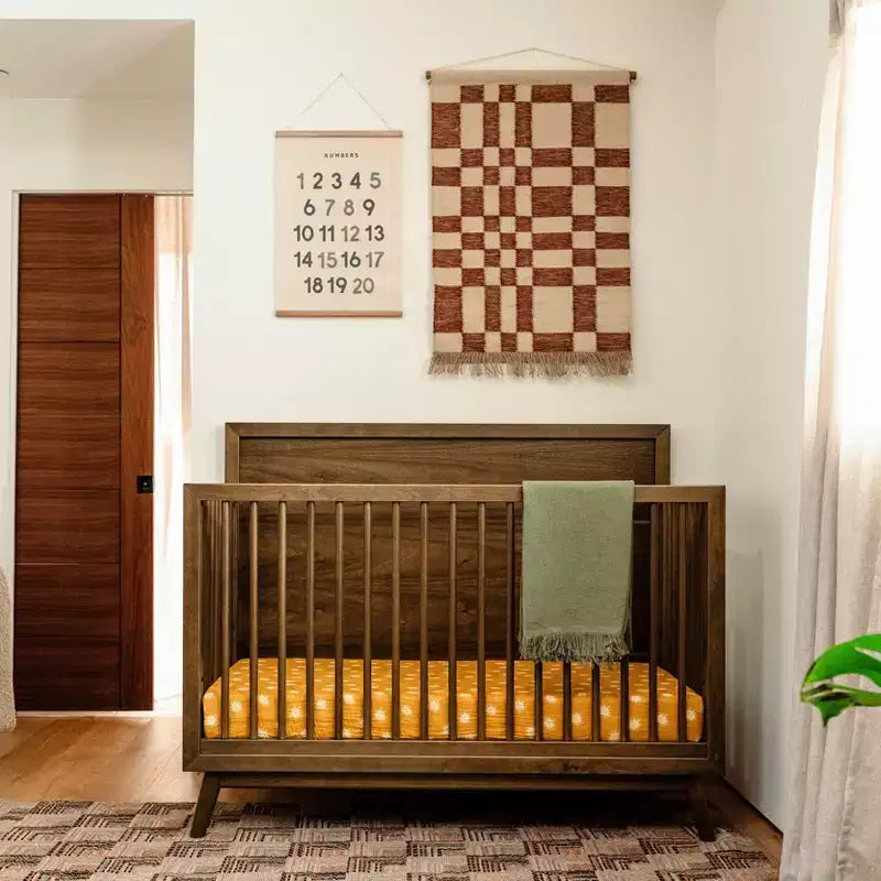 Lit de bébé convertible 4-en-1 Palma Mid-Century avec kit de conversion pour lit de tout-petit