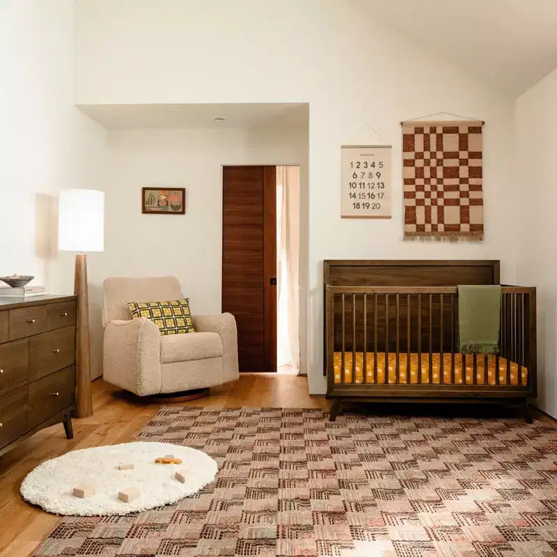 Lit de bébé convertible 4-en-1 Palma Mid-Century avec kit de conversion pour lit de tout-petit