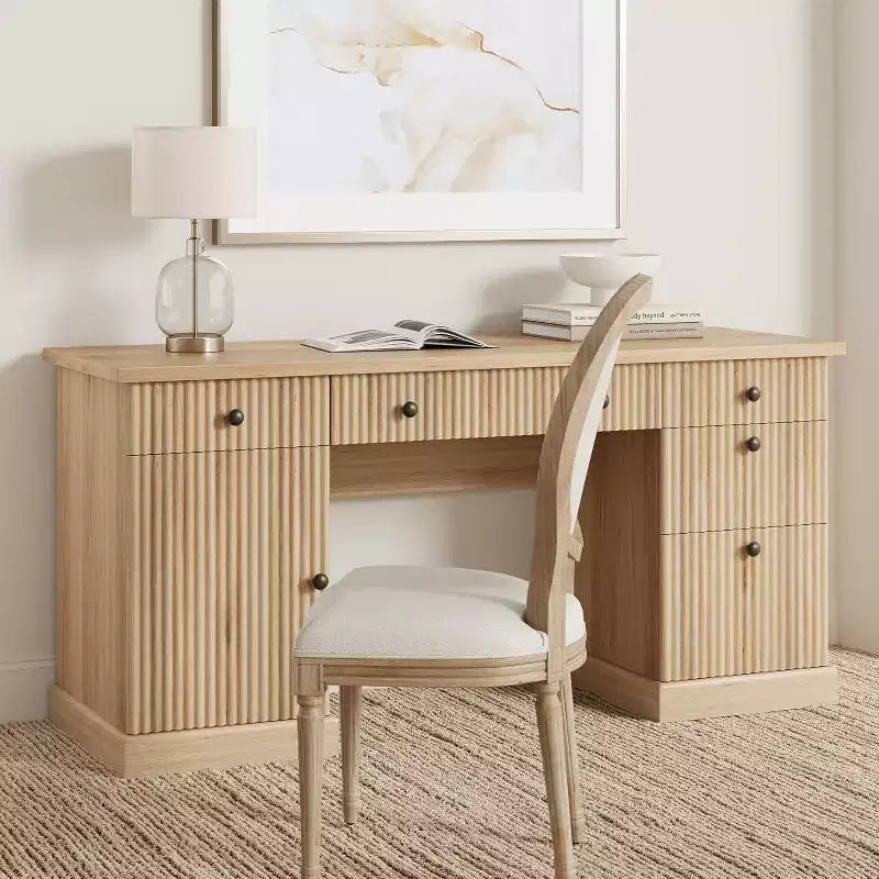 Bureau de rangement pour la maison, bureau de 152 cm avec station de charge et niches, bureau d'ordinateur en bois avec tiroir de classement pour salle d'étude