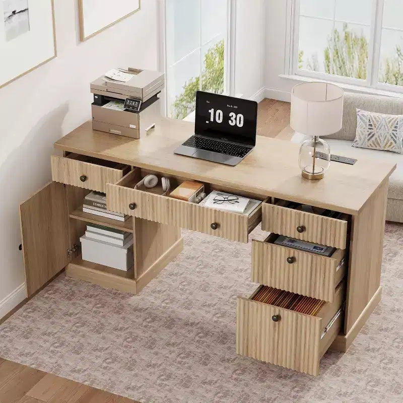 Bureau de rangement pour la maison, bureau de 152 cm avec station de charge et niches, bureau d'ordinateur en bois avec tiroir de classement pour salle d'étude
