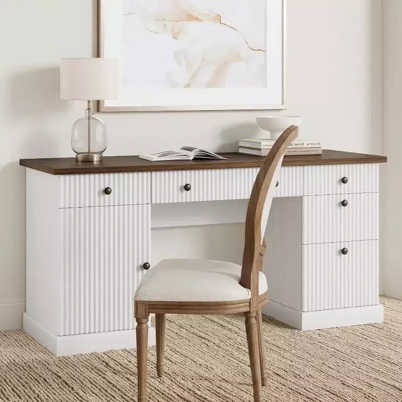 Bureau de rangement pour la maison, bureau de 152 cm avec station de charge et niches, bureau d'ordinateur en bois avec tiroir de classement pour salle d'étude