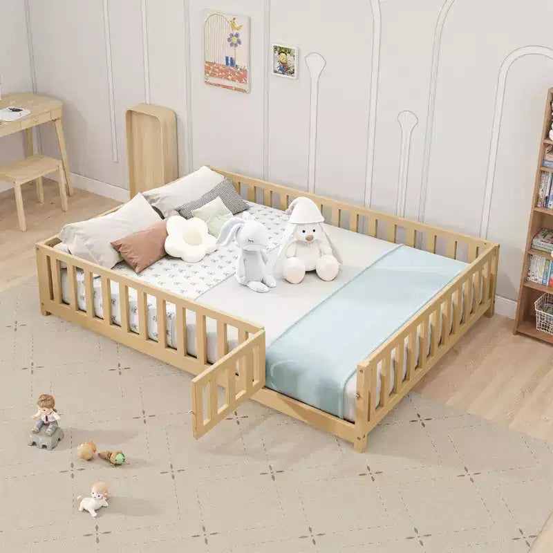 Lit au sol pleine grandeur pour tout-petits avec lattes de support et porte, lit Montessori moderne avec barrières pour chambre à coucher
