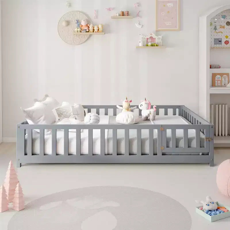 Lit au sol pleine grandeur pour tout-petits avec lattes de support et porte, lit Montessori moderne avec barrières pour chambre à coucher