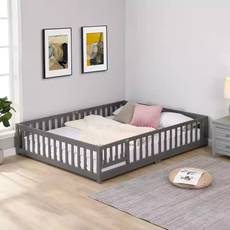 Lit au sol pour tout-petits de taille normale avec porte pour enfants, lit Montessori moderne en forme de maison avec clôture pour chambre à coucher