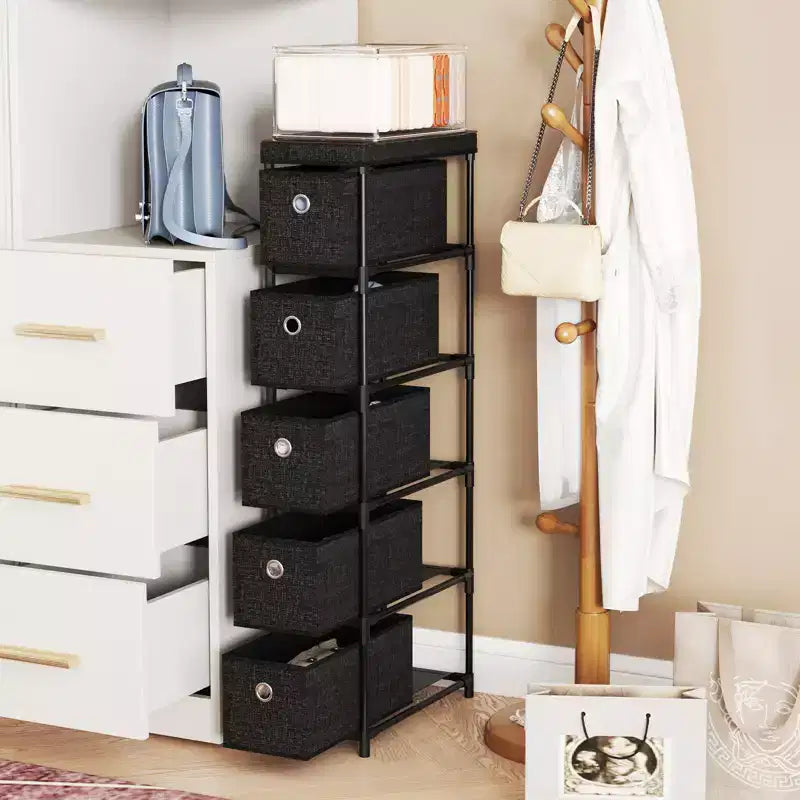 Commode étroite à 5 tiroirs avec kits anti-basculement et 5 tiroirs en tissu pour gain de place