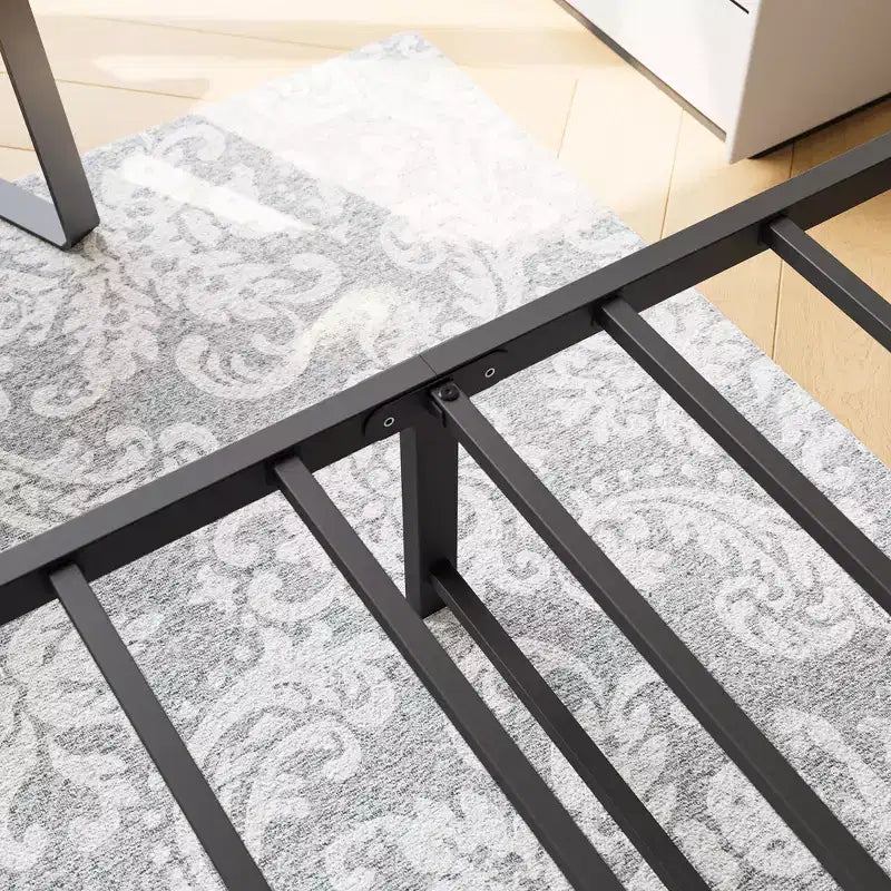 Lit plate-forme Bronte en métal moderne avec tête de lit, pied de lit et rangement sous le lit